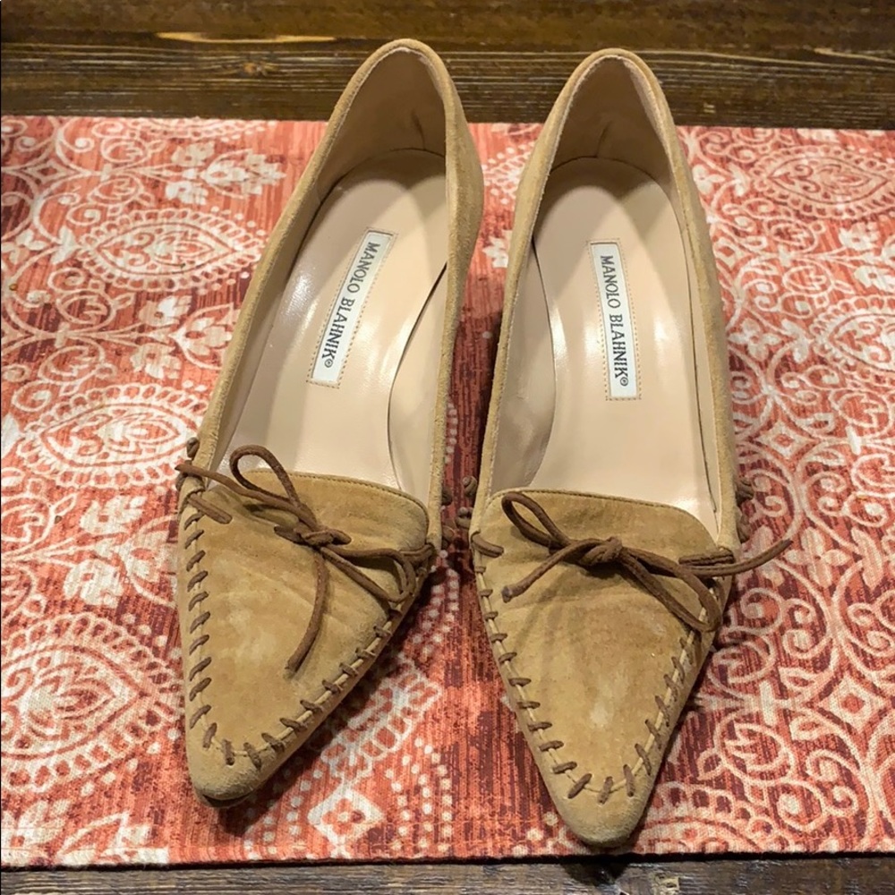 Manolo Blahnik tan suede kitten heels 38